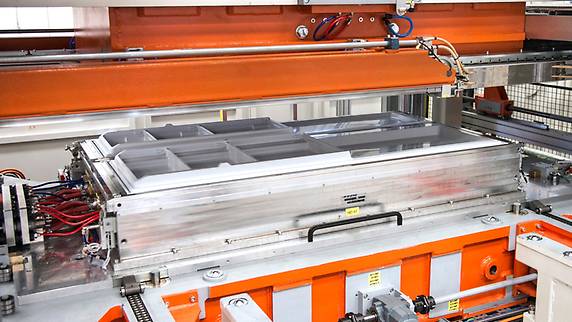 QS Group S.p.a. | Refrigerated counter door thermoforming machine