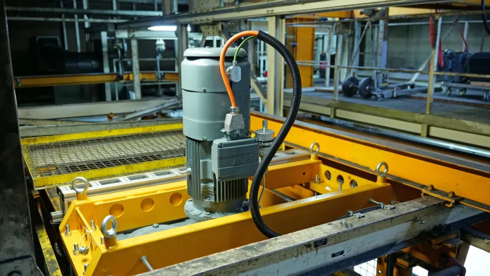 Customized drive solution with a parallel-shaft helical gearmotor and a maintenance-friendly mounting position