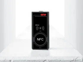 Bediengerät CAB11A auf Betonstele