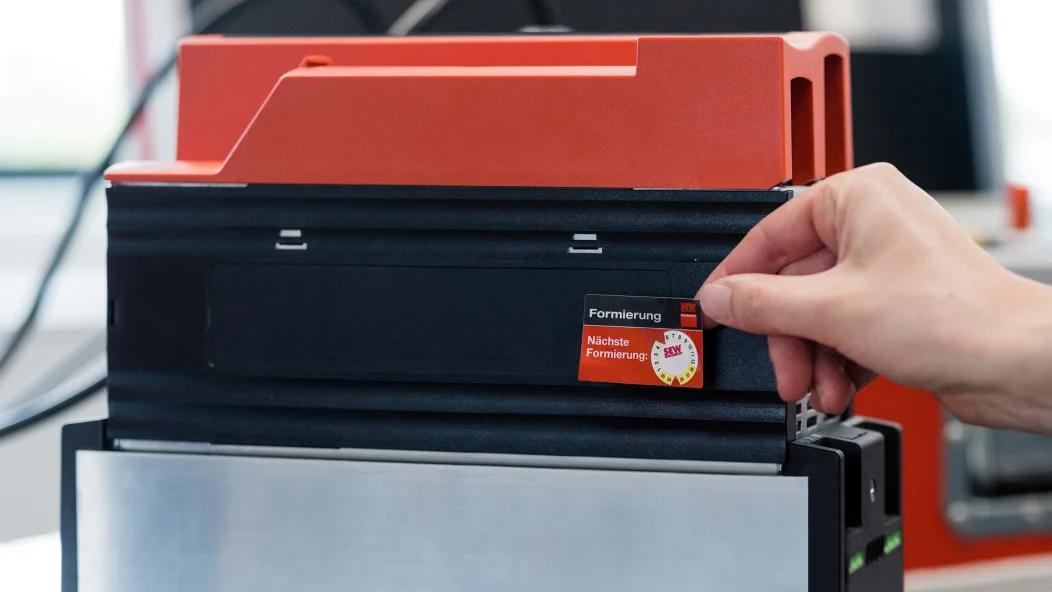 Kennzeichnung von Frequenzumrichter mit SEW-Plakette
